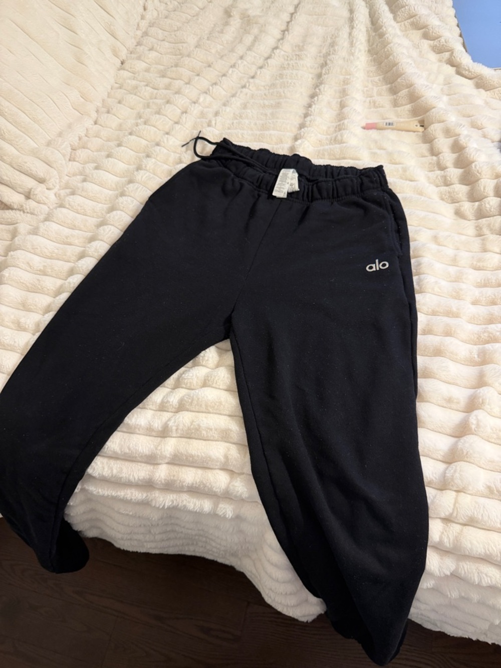 ALO Black Sweatpants - Cozy Drawstring Bottoms
